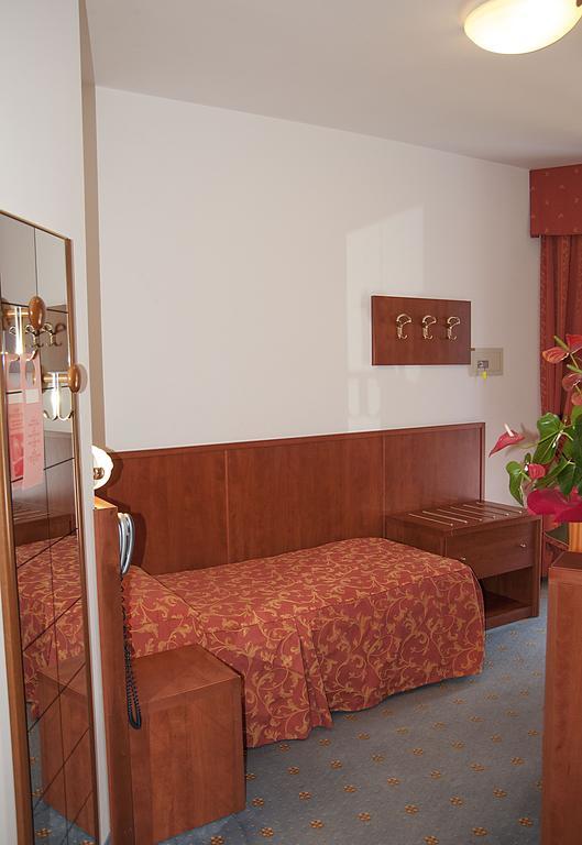 Hotel Garden Limone sul Garda Room photo